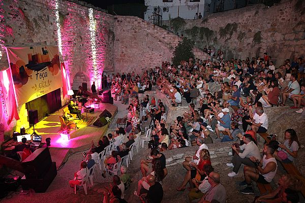 Foça Güz Sanat Etkinlikleri Beşkapılar Kalesi’nde Müziğin Büyüsüyle Başladı